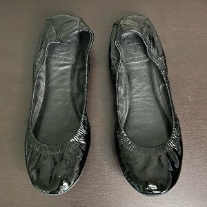 Tory Burch Eddie Patent Leather Ballet Flats Back Embossed Logo Black Shoe Sz 8